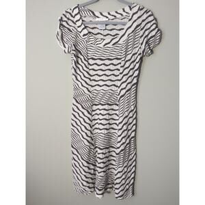 Papillon Blanc Women's Gray/Black Wavy Striped Pattern Short Sleeve Midi Dress